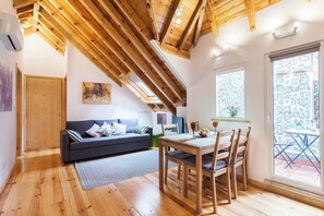 32-吋平面電視，提供有線頻道