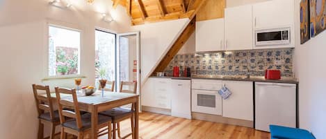 Télévision à écran plat de 32 pouces avec chaînes par câble