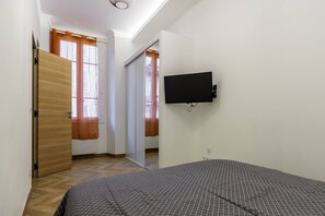 Fer et planche à repasser, Wi-Fi gratuit, draps fournis