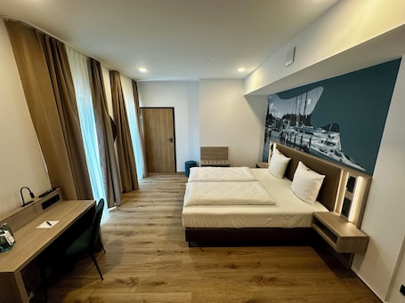 Ropa de cama hipoalergénica, escritorio, wifi gratis y ropa de cama . Central Hotel