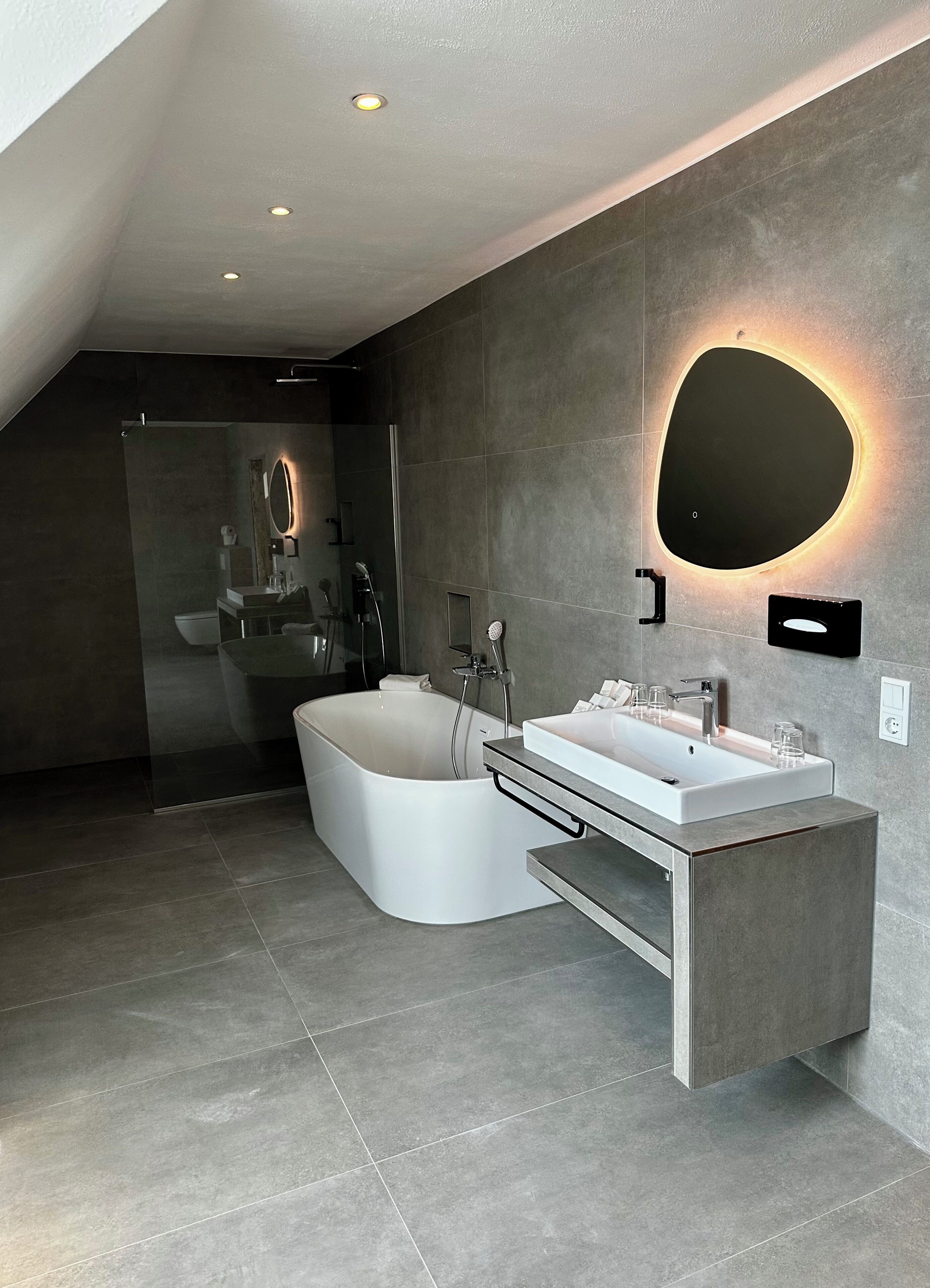 Suite estudio | Baño | Secador de pelo, toallas, jabón y champú