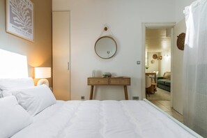 2 bedrooms, iron/ironing board, free WiFi, bed sheets