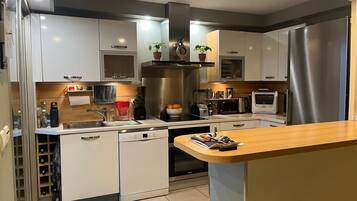 Fridge, microwave, oven, dishwasher