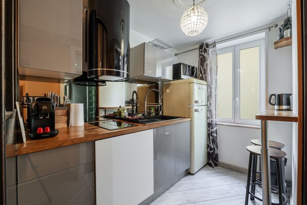 Kühlschrank, Mikrowelle, Wasserkocher