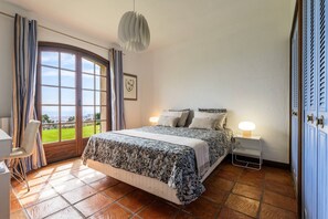 5 bedrooms, iron/ironing board, free WiFi, bed sheets