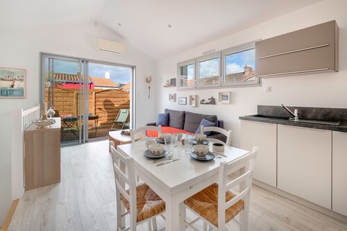 Apartment 230m from the beach. Sleeps 4.