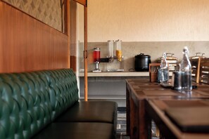 Dining - WOW STAYZ2 The Shaurn Resort (Manali)