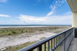 Property grounds - Beautiful Three Bedroom, Gulf-Front Condo on the 5th Floor of Holiday Isle (Dauphin Island)
