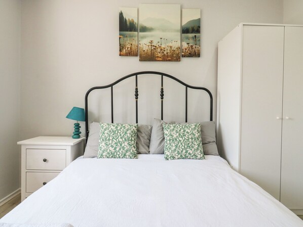 5 bedrooms, individually decorated, individually furnished, free WiFi