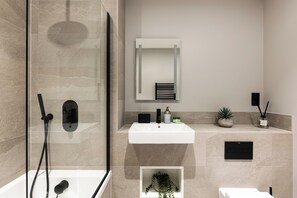 Shower, hair dryer, towels