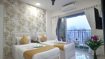 1 bedroom, desk, WiFi, bed sheets
