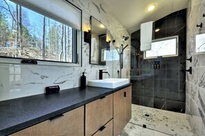 Shower, hair dryer, towels - Toccoa Modern | $299 Off Your Stay! (Blue Ridge)