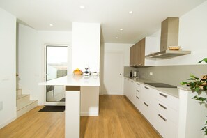 Mikrovågsugn, ugn, spishäll och diskmaskin