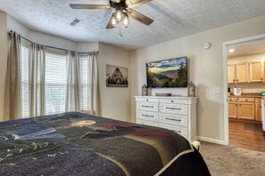 2 bedrooms, Internet, bed sheets - Creekside Cottage Pigeon Forge, Tn and the GSMNP (Pigeon Forge)