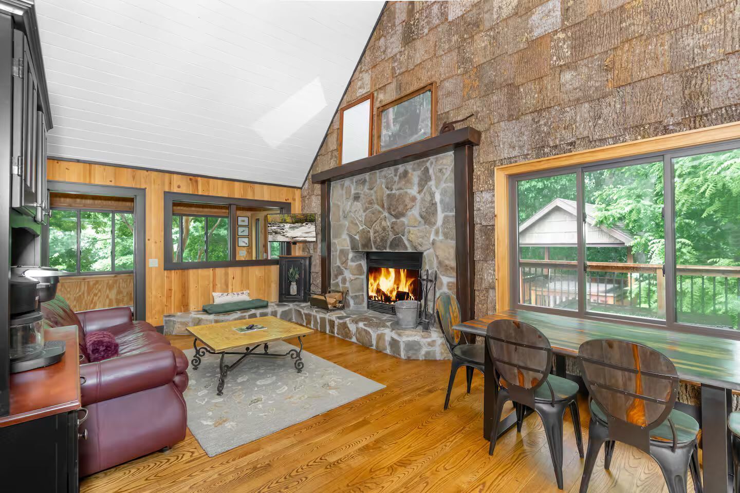 TV, fireplace, offices