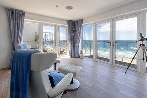 Fitness facility - Beach Front 5 Star Dog Friendly Home with Amazing Sea Views & Outdoor Kitchen (Portreath)