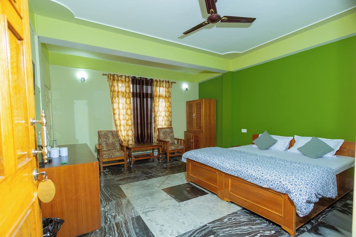 Blackout curtains, free WiFi, bed sheets
