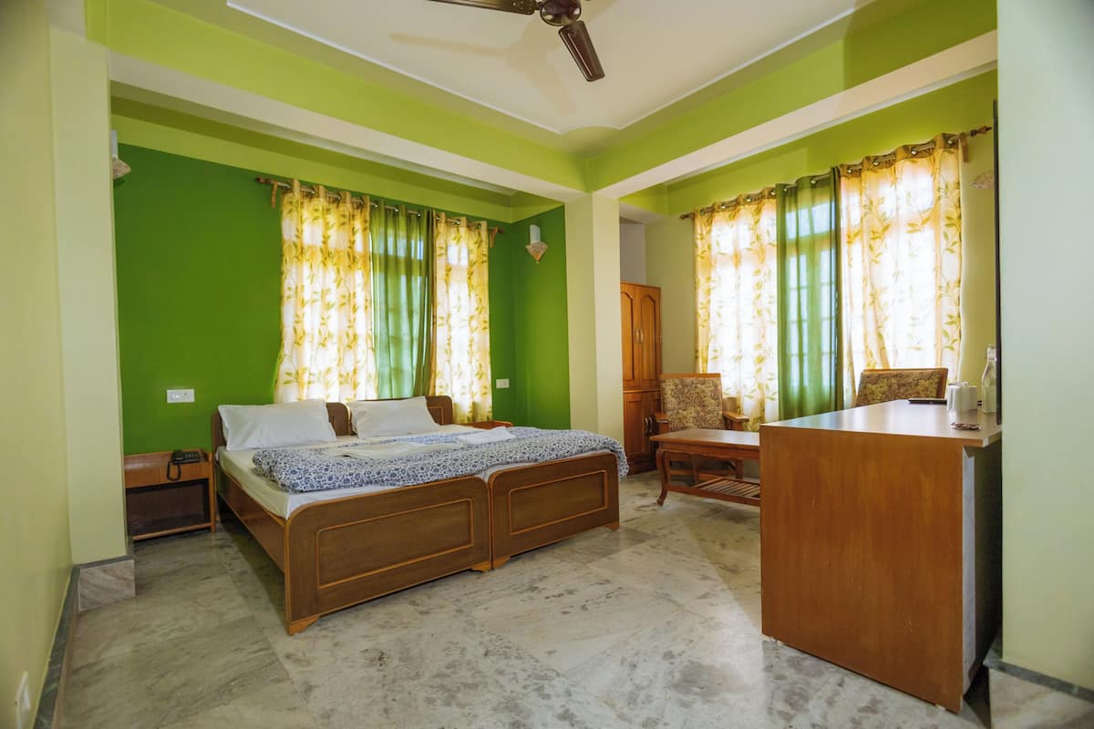 Blackout curtains, free WiFi, bed sheets
