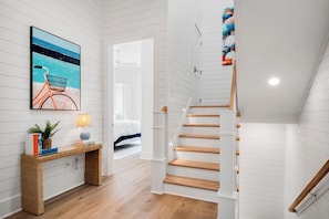 4 slaapkamers, een strijkplank/strijkijzer, gratis wifi, beddengoed