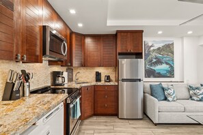 Kühlschrank, Mikrowelle, Ofen, Herdplatte