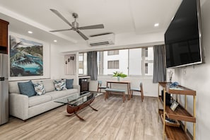 Smart TV - Gorgeously Renovated Suite 2 Blocks from Beach in Heart of Waikiki! Parking! (Honolulu)