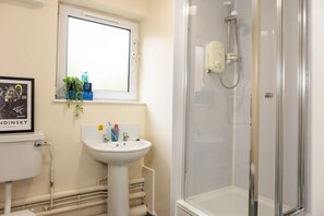 Bathroom - Bonington Student Village (Sutton Bonington)