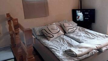 1 bedroom, iron/ironing board, free WiFi, bed sheets