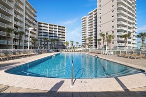 Una piscina techada, una piscina climatizada