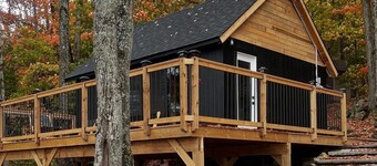 Charming 2-bedroom cabin in delightful Huntsville with WiFi, AC