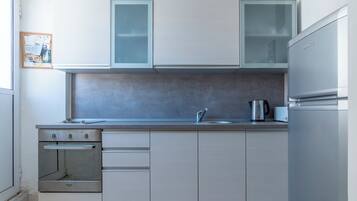 Panoramic Apartment, City View | Private kitchen | Electric kettle, toaster