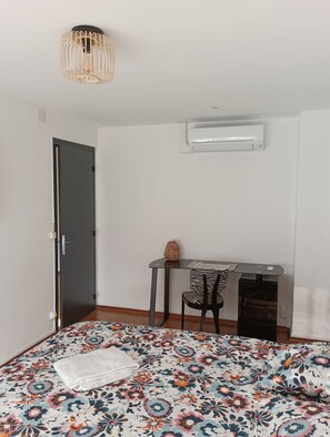 1 bedroom, iron/ironing board, bed sheets