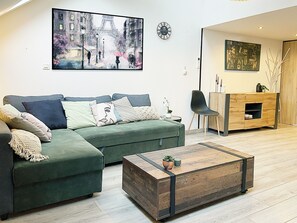 Smart TV, books - Le Sweet Home - 5-person apartment - private parking and air conditioning (Reims)