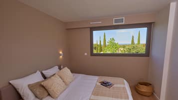 4 bedrooms, iron/ironing board, travel crib, free WiFi