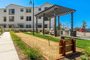 المنطقة المحيطة بالمنشأة