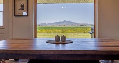 Heart Mountain Hideaway- Private Western Getaway, Mountain Views