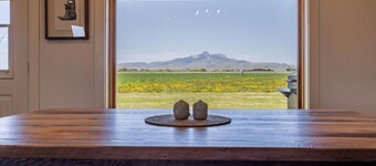 Heart Mountain Hideaway- Private Western Getaway, Mountain Views