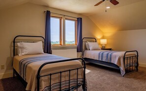 3 bedrooms, desk, WiFi