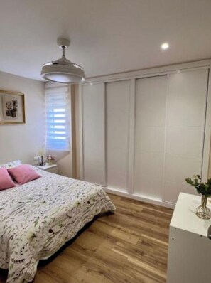 3 chambres, fer et planche à repasser, Wi-Fi, draps fournis