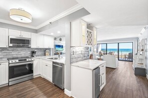 Fridge, microwave, oven, stovetop - Book 2026 Early & Save — Ends Dec 31! (DESTIN)