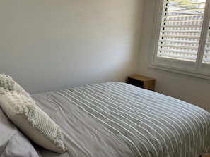 2 bedrooms, iron/ironing board, WiFi, bed sheets
