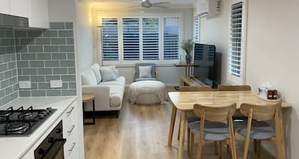 Quiet and private guesthouse close to CBD, golf course, beaches and stadium.