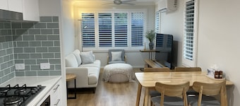Quiet and private guesthouse close to CBD, golf course, beaches and stadium.