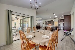 Dining - Villa Oorah Summer Special with a Heated Pool, Waterfront, WIFI, Kayak, ... (Cape Coral)