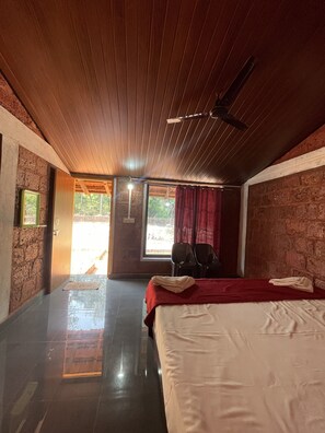 Literie de qualité supérieure, draps fournis