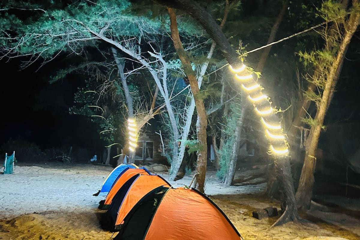 Tente, vue plage | 10 chambres, literie de qualité supérieure, draps fournis
