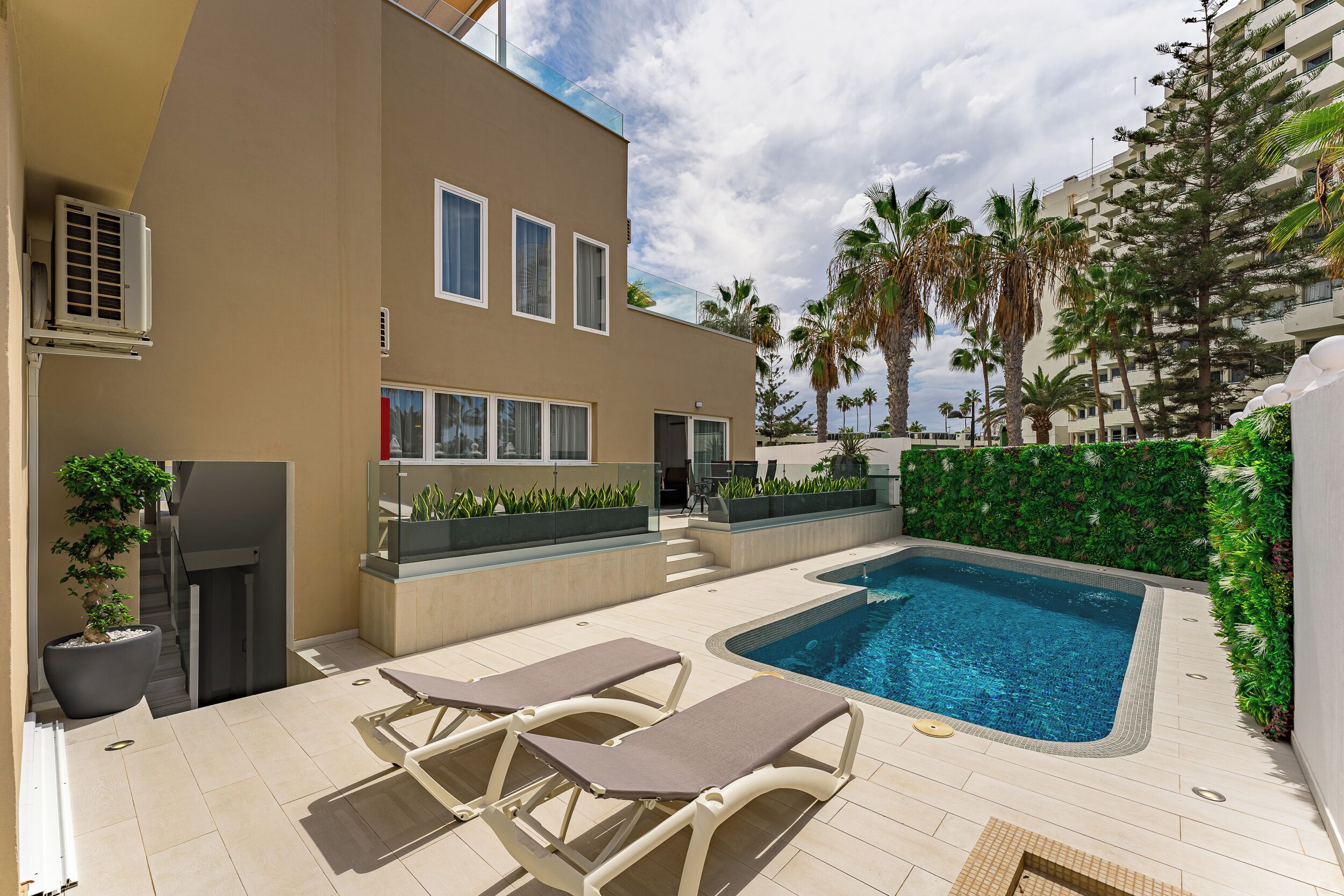 Außenpool, geöffnet von 09:00 Uhr bis 19:00 Uhr, Liegestühle