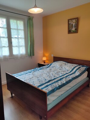 3 bedrooms, iron/ironing board, free WiFi