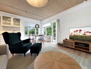 Unclassified image, 4 of 27, button