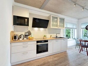 Fridge, microwave, oven, stovetop - House Hygge am Park - 1701 - Apartment Hygge am Park 1701 (Dahme)