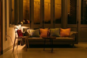Interior - Old Quarter Heritage House/ 8Br 9 Ba/ BBQ/ Balcony (Hà Nội)